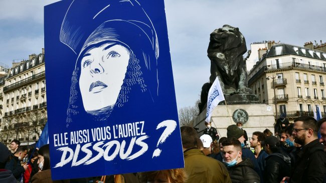 Стриптизерши попробуют националистов: это изменит судьбу Франции - «Криминал»