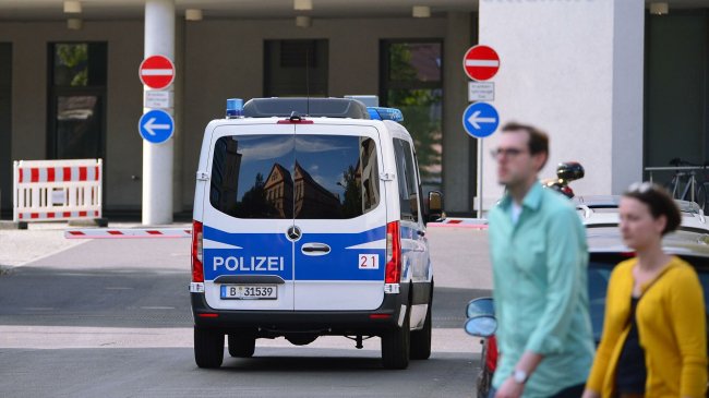 Вооруженный ножом афганец напал на людей в Берлине - «Криминал»