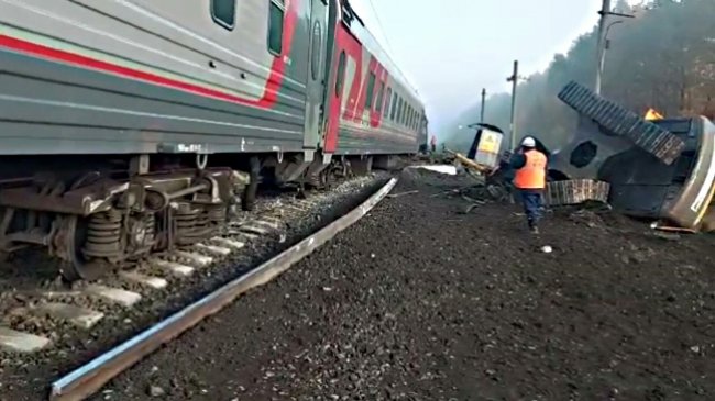 СК завел дело после столкновения поезда с грузовиком в Пензенской области - «Авто»
