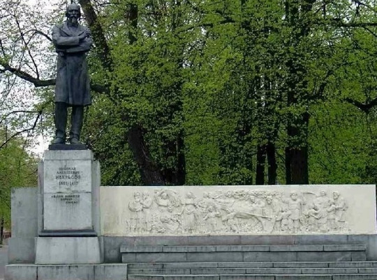 В Ярославле может разрушиться памятник Некрасову