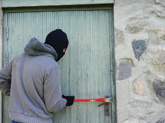 В Краснодаре задержали подозреваемых в серии краж из домовладений
