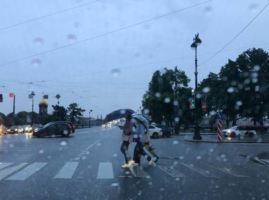 Более четверти месячной нормы осадков выпало в Петербурге 12 июля во время грозы