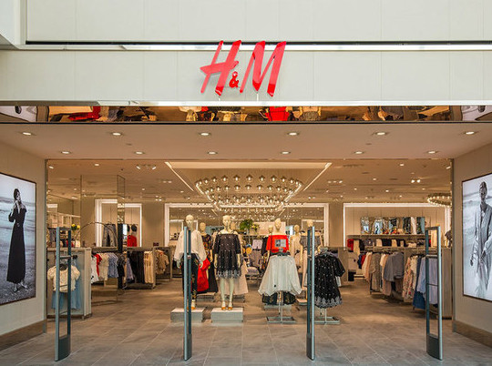 Компания H&M отменила распродажу в Брянске