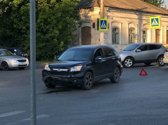 Костромские ДТП: Honda и Toyota не поделили перекресток улицы Островского и Комсомольской