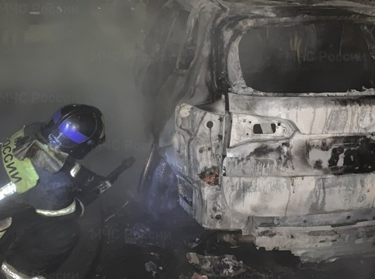 В центре Калуги сгорели три автомобиля