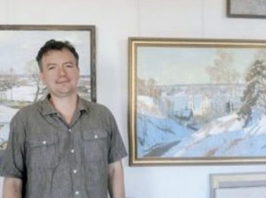 Ивановский живописец открыл выставку своих полотен в Париже
