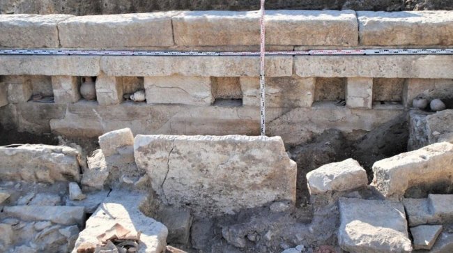 Археологи нашли древний амулет с бородатым карликом под Херсонесом - «Строительство»