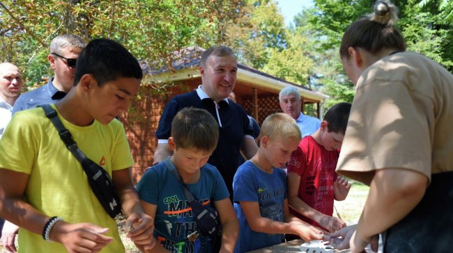 Глава Адыгеи проверил отдых детей из Херсонской области и Донбасса - «Строительство»