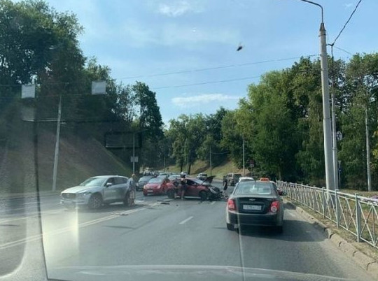 На Лыбедской магистрали столкнулось два владимирских автомобиля