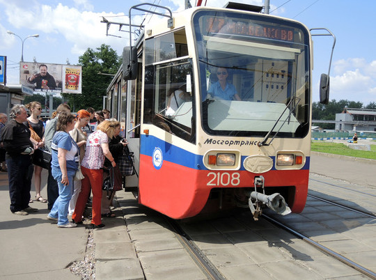 Женщина пострадала, выпав на ходу из автобуса в Пушкино
