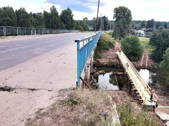 Костромское отделение ОНФ обещает учесть пожелания жителей поселка Островское перед ремонтом моста через Меру