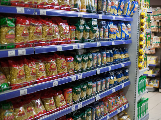 Два супермаркета в Петербурге начали бесплатно раздавать еду нуждающимся