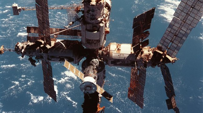 "Роскосмос" построит два завода для серийного выпуска спутников - «Строительство»
