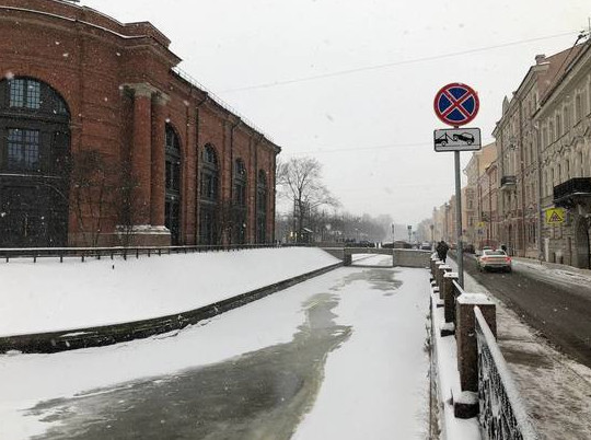 Петербург ждет во вторник слабое потепление и небольшой снег