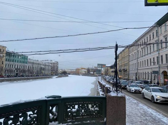 Петербург во вторник ожидает потепление, снег и ветер