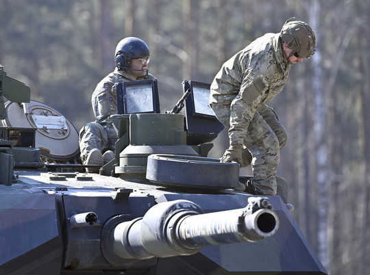 В МИД объяснили решение США поставлять Украине танки