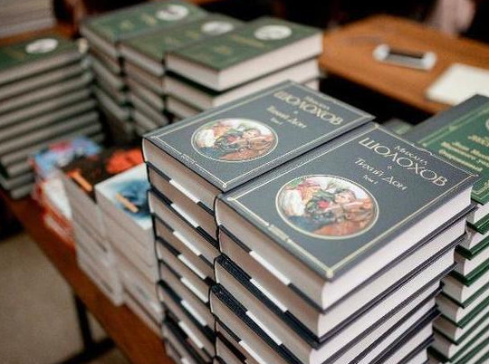Депутат ЗСК Анна Невзорова обеспечила краснополянских школьников новыми книгами