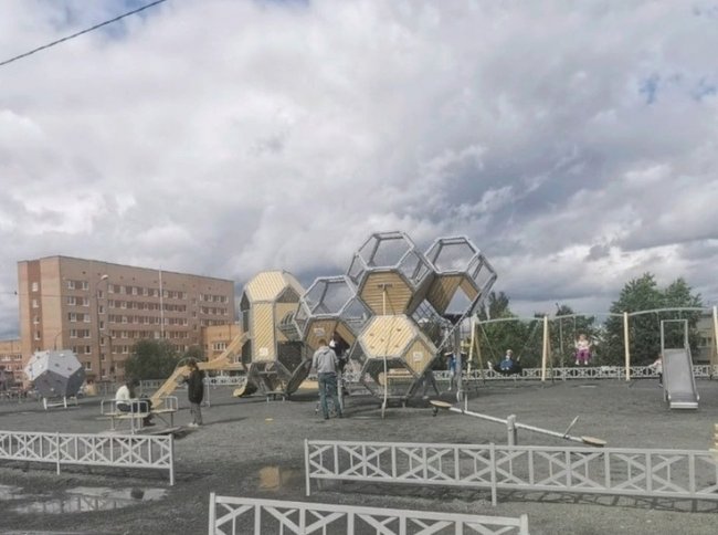 Детская площадка с мягким покрытием появится в отдаленном районе Петрозаводска