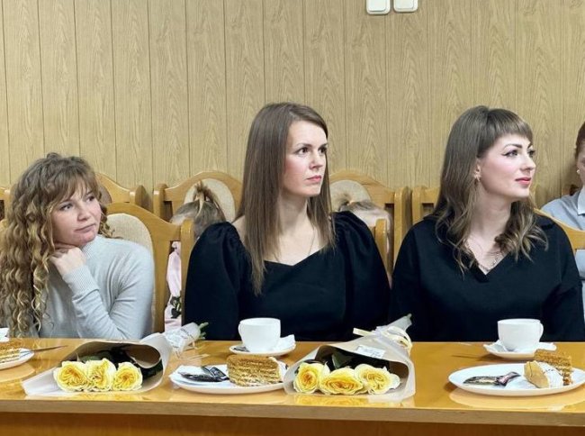 В Кировском округе поздравили многодетных мам и жен участников СВО с праздником