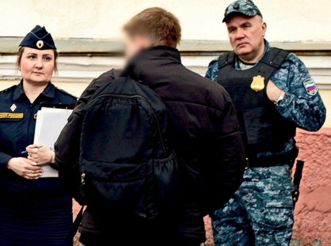 Житель Полярного отлынивал от обязательных работ и попал под арест