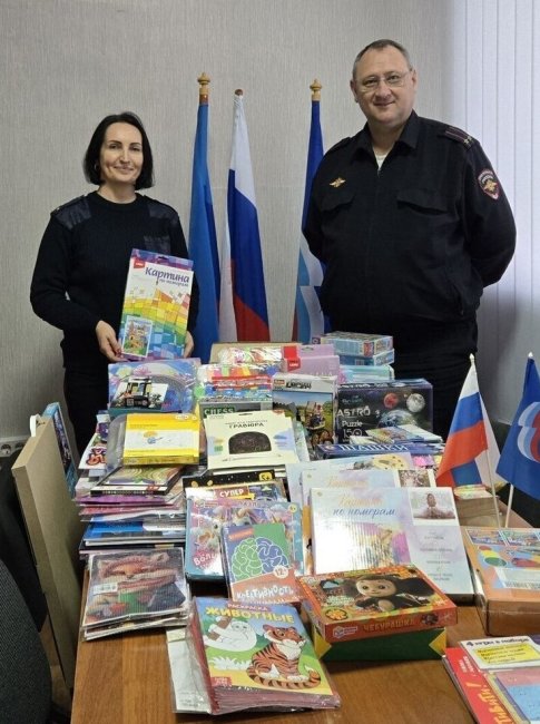 Старобельские стражи порядка стали участниками акции «Коробка храбрости»