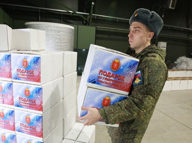 Губернатор Миляев и туляки собрали праздничные наборы для бойцов СВО