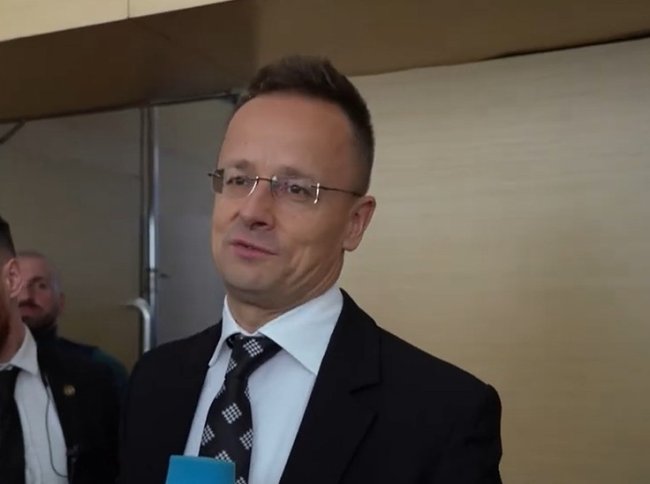 «Шаг в бездну»: Сийярто предупредил о прямой войне с Россией