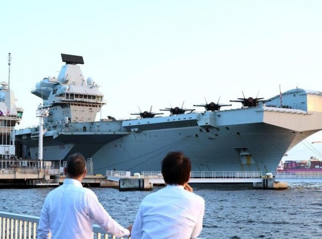 Британия отказалась перебрасывать авианосец на Ближний Восток