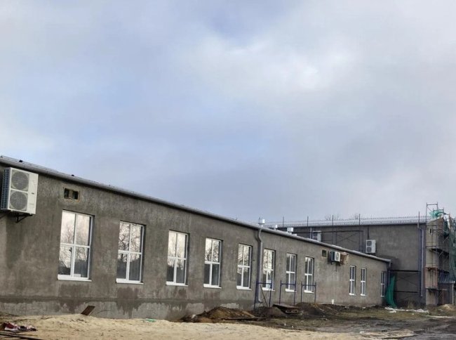 Двадцать профессионалов из Подмосковья работают над преображением спортшколы «Олимпия» в Мариуполе