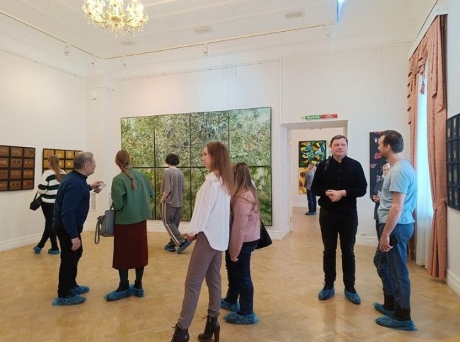 В Пензе открылась выставка московского абстракциониста Михаила Палия «Грани творчества»