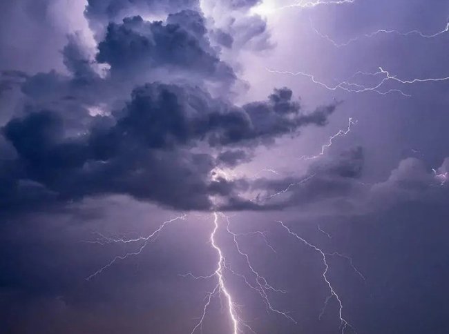 В ближайшие часы в Тамбове разразится гроза и поднимется ветер