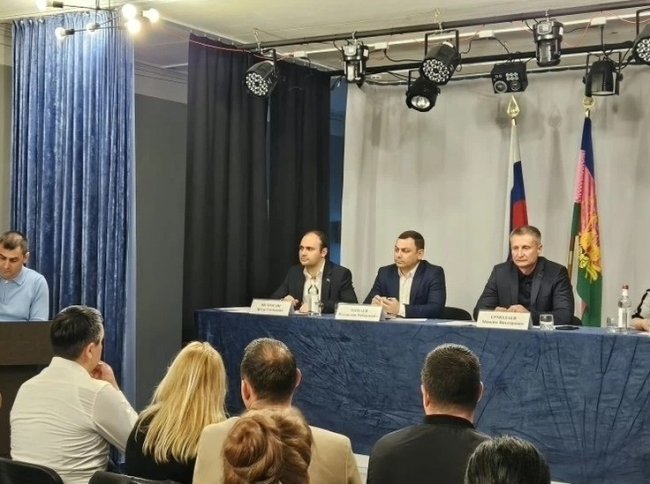 Власти Лазаревского района Сочи обсудили с жителями Якорной Щели благоустройство