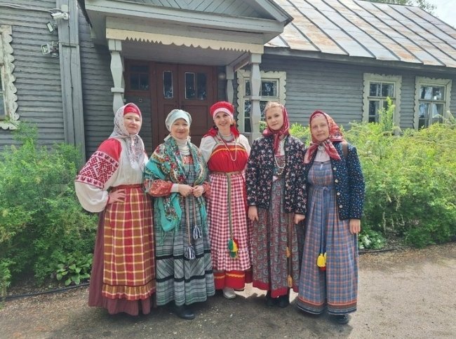 Фольклорный ансамбль из Киришского района зажигал на фестивале в Чудово