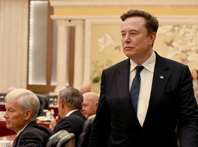 Маск назвал себя «бывшим триллионером» после падения акций SpaceX