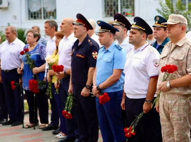 Анапская прокуратура почтила память погибшего в Грозном майора ФСБ Евскина